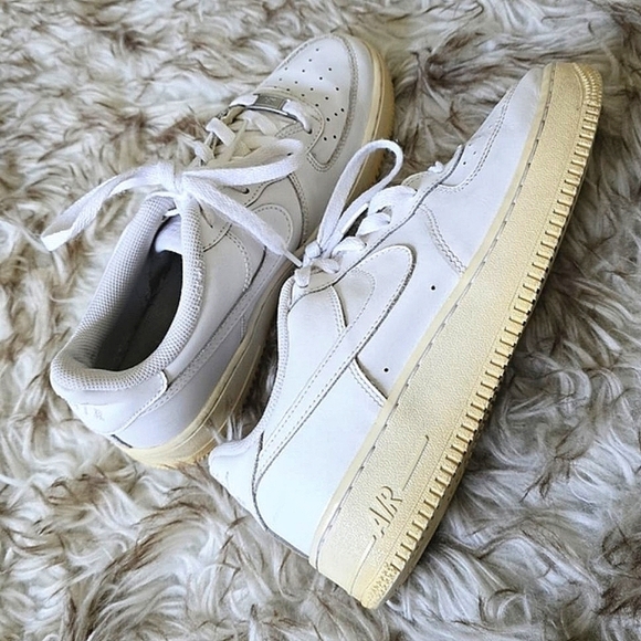 Nike White Airforce 1 Sneakers Size 7🌴✌️ - Picture 4 of 9